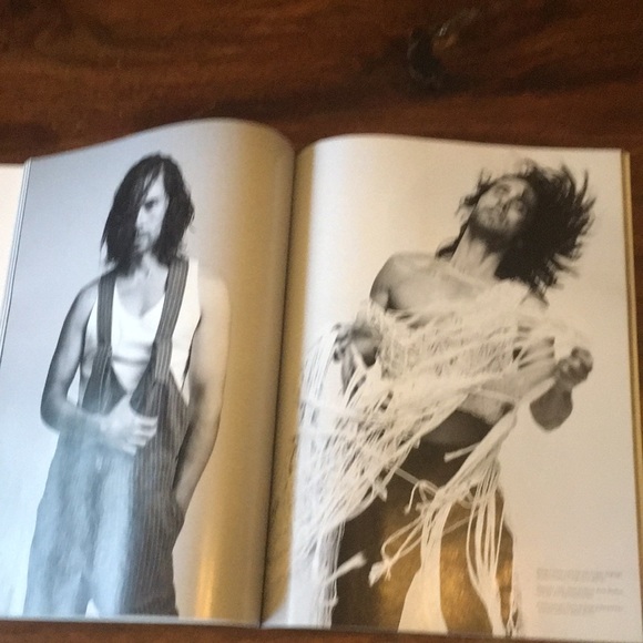 l’uomo vogue magazine December 2021 featuring Jared Leto - Picture 13 of 16